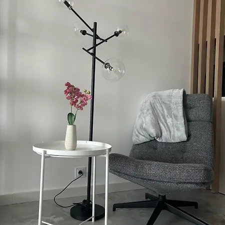 Towarowa Flowers Apartment, Free Parking, Air-conditioning, Self Check-in 24h Apartment