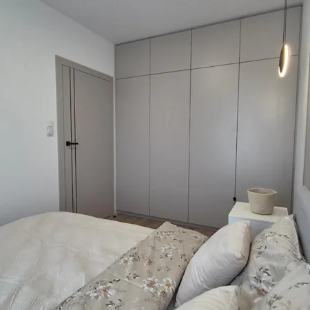 Towarowa Flowers Apartment, Free Parking, Air-conditioning, Self Check-in 24h Apartment Posen
