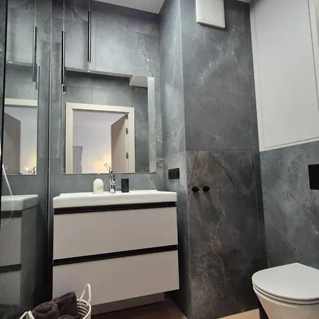 Towarowa Flowers Apartment, Free Parking, Air-conditioning, Self Check-in 24h * Posen