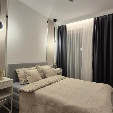 Apartment Towarowa Flowers Apartment, Free Parking, Air-conditioning, Self Check-in 24h *