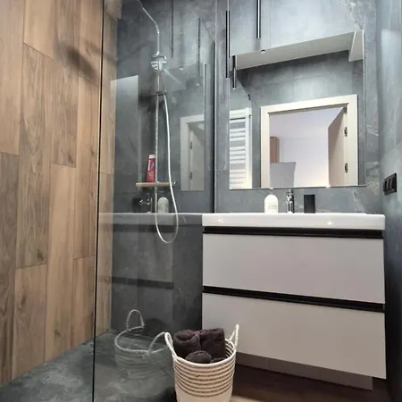 Towarowa Flowers Apartment, Free Parking, Air-conditioning, Self Check-in 24h Apartment
