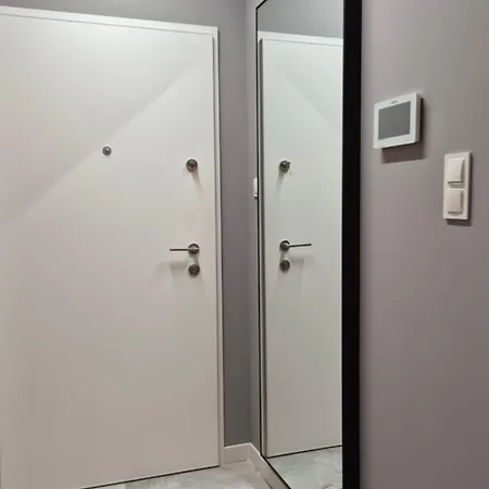 Apartment Towarowa Flowers Apartment, Free Parking, Air-conditioning, Self Check-in 24h *