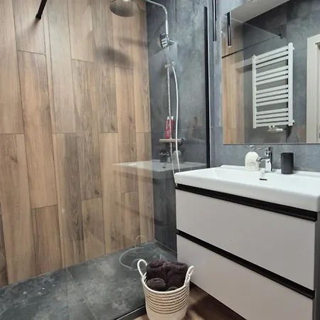 Apartment Towarowa Flowers Apartment, Free Parking, Air-conditioning, Self Check-in 24h Posen