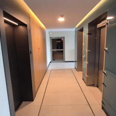 Towarowa Flowers Apartment, Free Parking, Air-conditioning, Self Check-in 24h Apartment *