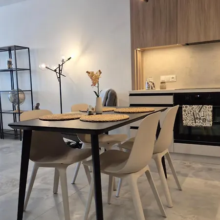 Towarowa Flowers Apartment, Free Parking, Air-conditioning, Self Check-in 24h * Познань