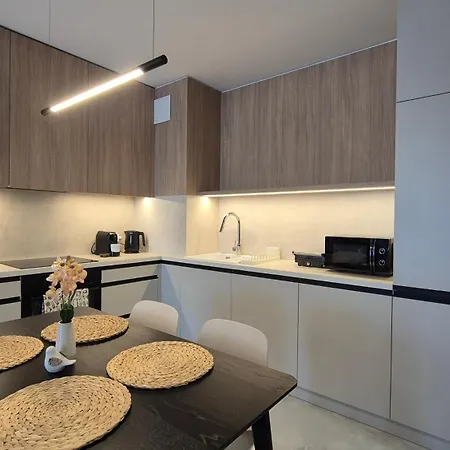 Towarowa Flowers Apartment, Free Parking, Air-conditioning, Self Check-in 24h * Познань