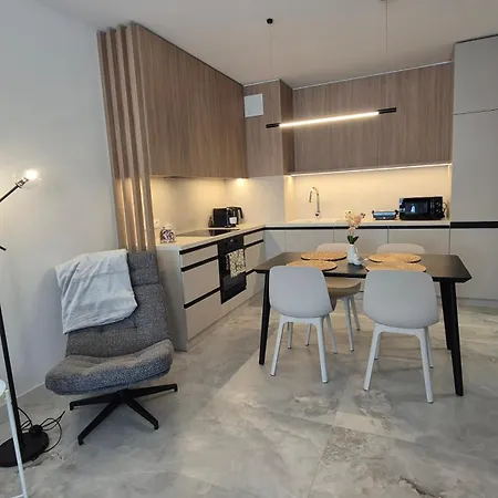 Towarowa Flowers Apartment, Free Parking, Air-conditioning, Self Check-in 24h