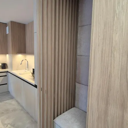 Towarowa Flowers Apartment, Free Parking, Air-conditioning, Self Check-in 24h * Познань