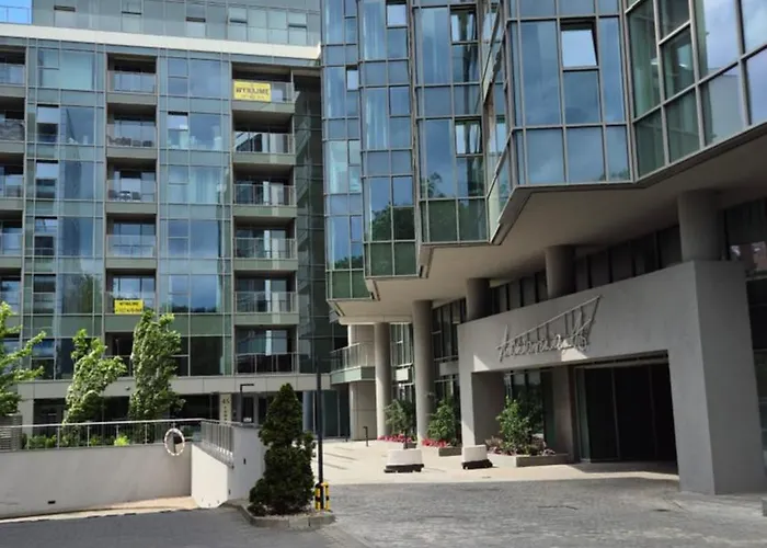 Towarowa Flowers Apartment, Free Parking, Air-conditioning, Self Check-in 24h דירה *