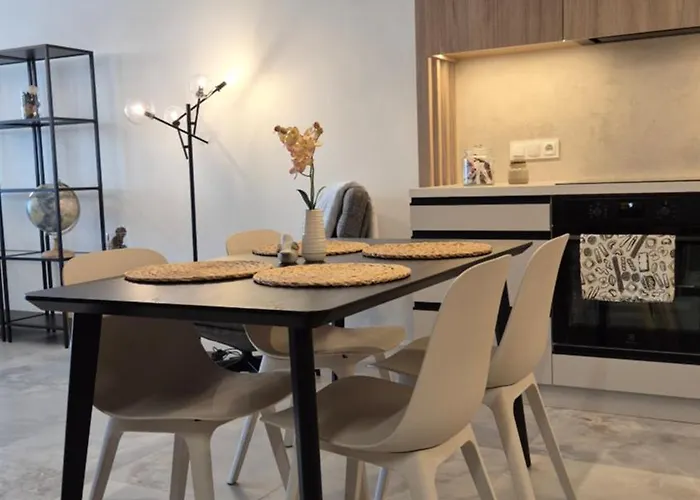 Towarowa Flowers Apartment, Free Parking, Air-conditioning, Self Check-in 24h * פוזנן