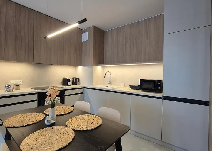 Towarowa Flowers Apartment, Free Parking, Air-conditioning, Self Check-in 24h * פוזנן