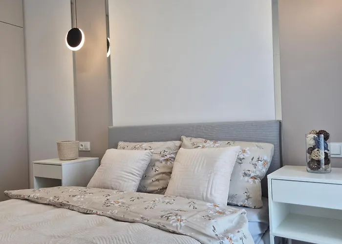 Towarowa Flowers Apartment, Free Parking, Air-conditioning, Self Check-in 24h * פוזנן