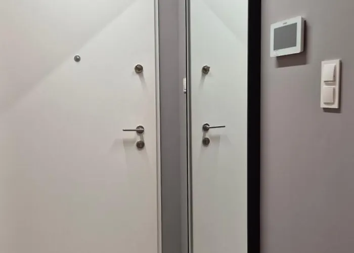 דירה Towarowa Flowers Apartment, Free Parking, Air-conditioning, Self Check-in 24h *