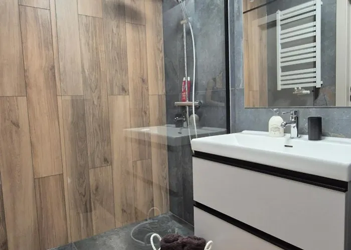 דירה Towarowa Flowers Apartment, Free Parking, Air-conditioning, Self Check-in 24h פוזנן