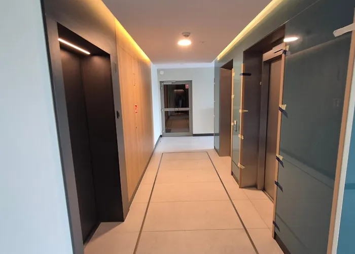 Towarowa Flowers Apartment, Free Parking, Air-conditioning, Self Check-in 24h Apartment *